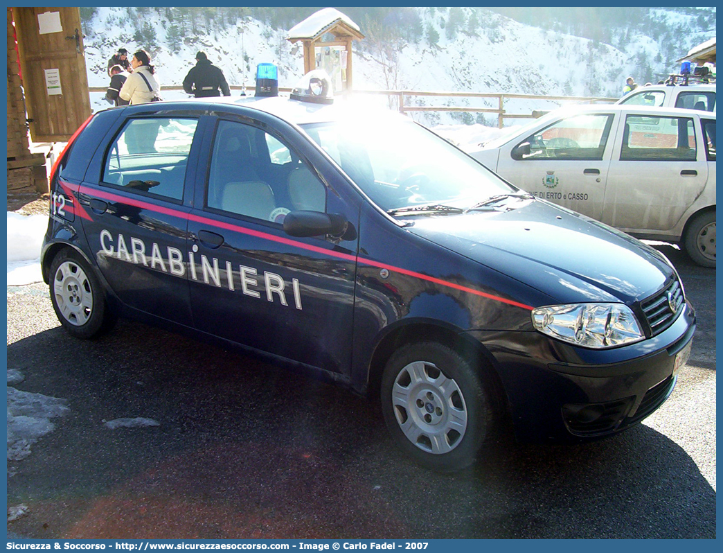 CC BV526
Arma dei Carabinieri
Fiat Punto III serie
Parole chiave: CC;C.C.;Arma;dei;Carabinieri;Fiat;Punto