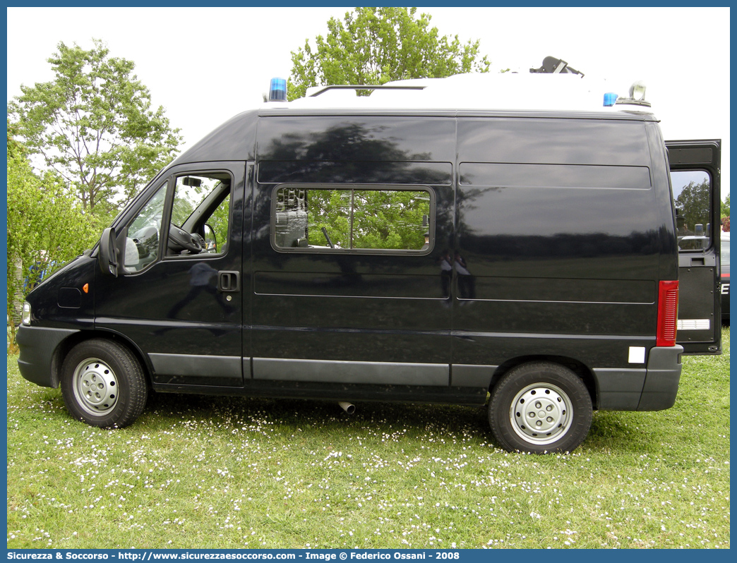 CC BV978
Arma dei Carabinieri
Fiat Ducato II serie restyling
Stazione Mobile
Allestitore Elevox S.r.l.
(variante)
Parole chiave: CC;C.C.;Arma;Carabinieri;Fiat;Ducato;Stazione;Mobile;Elevox