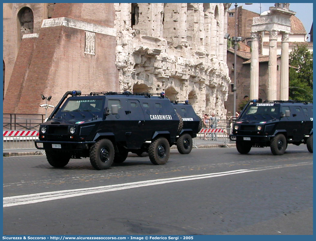 CC BX226
Arma dei Carabinieri
Battaglioni Mobili
Iveco VM90P
Parole chiave: CC;C.C.;Arma;dei;Carabinieri;Battaglione;Battaglioni;Mobile;Mobili;Iveco;VM90P