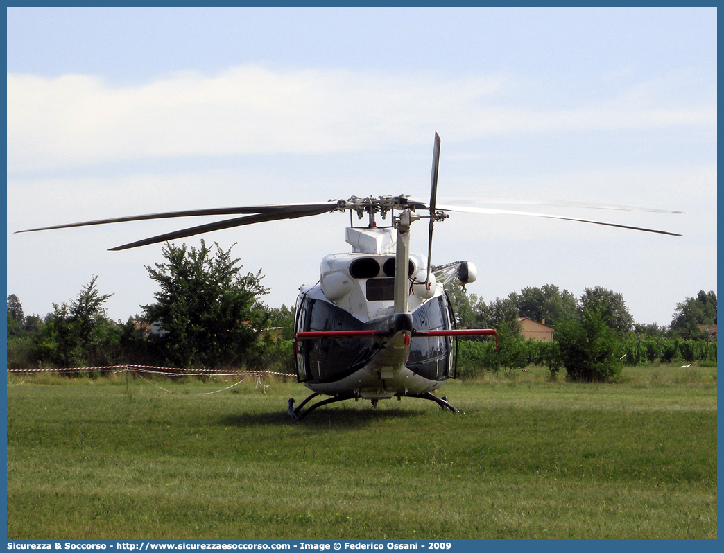 MM81367 / CC 14
Arma dei Carabinieri
Raggruppamento Carabinieri Aeromobili
Agusta Bell AB412 
Parole chiave: CC;C.C.;Arma;Carabinieri;Raggruppamento;Aeromobili;Agusta;Bell;AB412