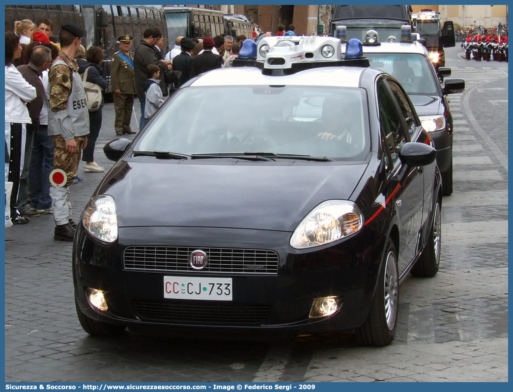 CC CJ733
Arma dei Carabinieri
Fiat Grande Punto
(con sistema E.V.A.)
Parole chiave: CC;C.C.;Arma;Carabinieri;Fiat;Grande;Punto;sistema;EVA;E.V.A.;CJ733