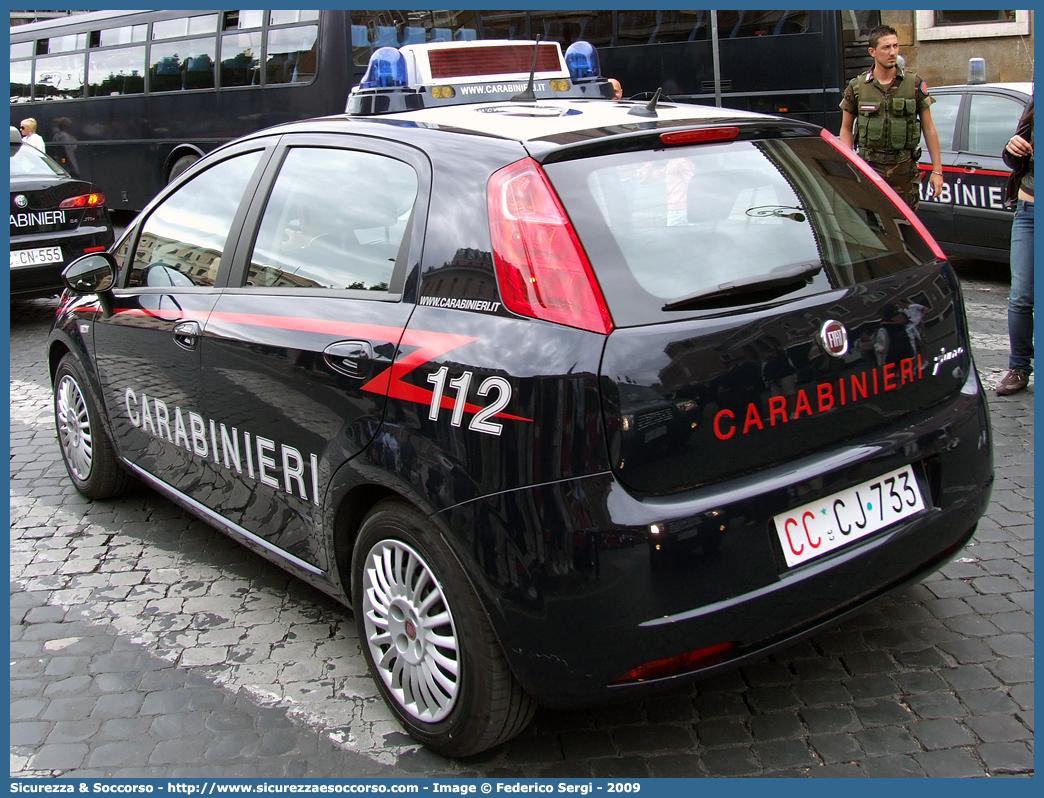 CC CJ733
Arma dei Carabinieri
Fiat Grande Punto
(con sistema E.V.A.)
Parole chiave: CC;C.C.;Arma;Carabinieri;Fiat;Grande;Punto;sistema;EVA;E.V.A.;CJ733