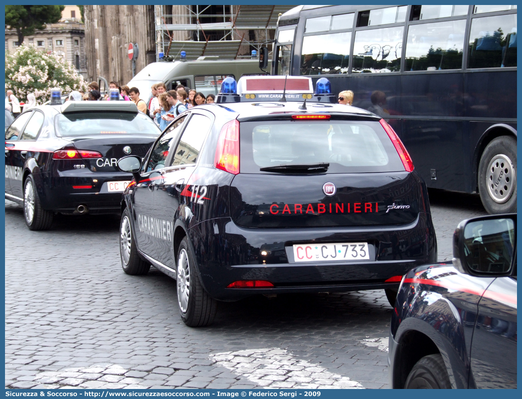 CC CJ733
Arma dei Carabinieri
Fiat Grande Punto
(con sistema E.V.A.)
Parole chiave: CC;C.C.;Arma;Carabinieri;Fiat;Grande;Punto;sistema;EVA;E.V.A.;CJ733