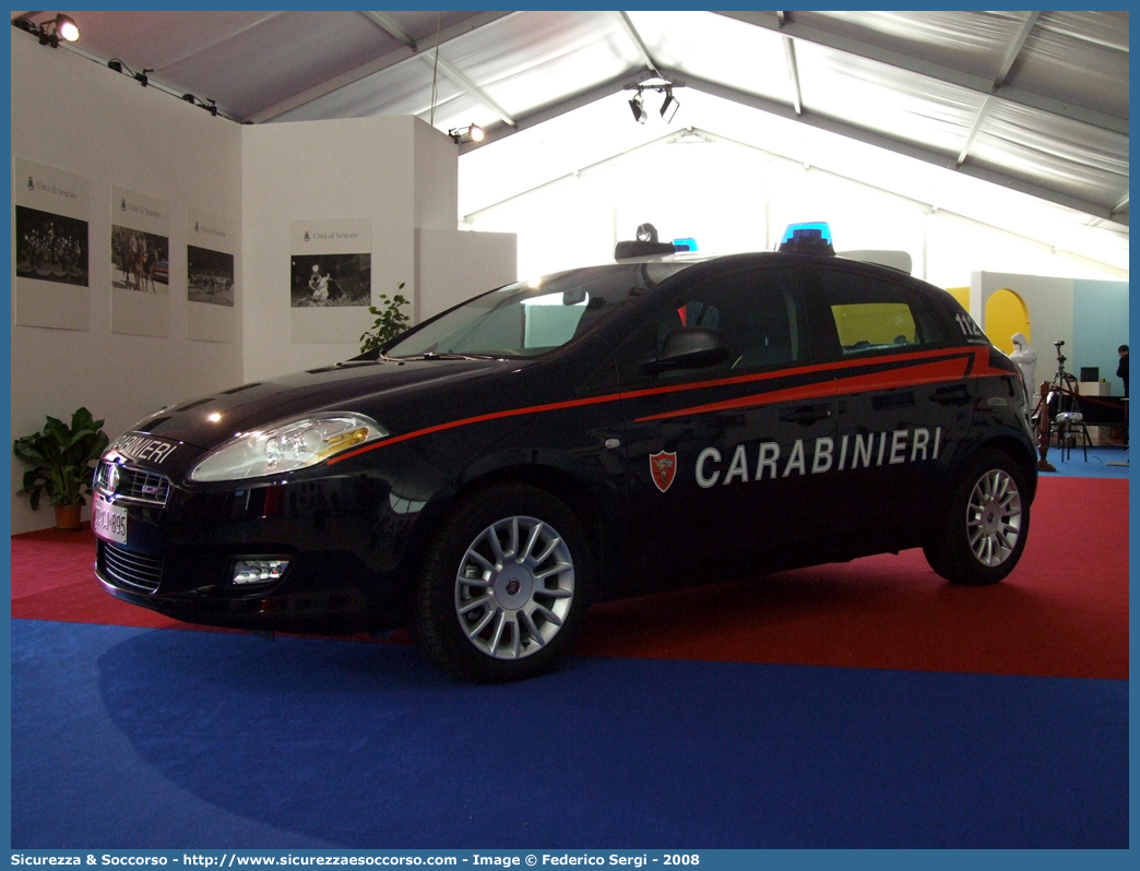 CC CJ895
Arma dei Carabinieri
Fiat Nuova Bravo
Parole chiave: CC;C.C.;Arma;dei;Carabinieri;Fiat;Nuova;Bravo;Nucleo;Operativo;Radio;Mobile;Radiomobile