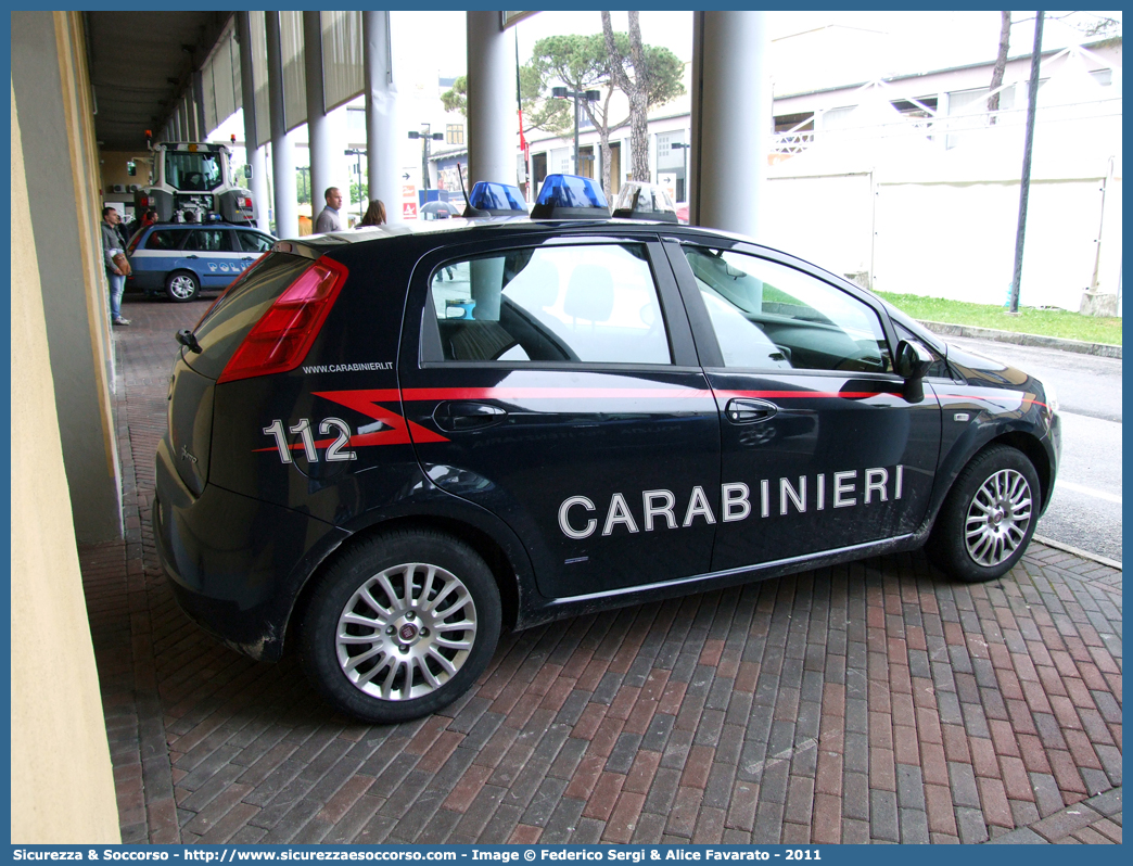 CC CK627
Arma dei Carabinieri
Fiat Grande Punto
Parole chiave: CC;C.C.;Arma;Carabinieri;Fiat;Grande;Punto;CK627