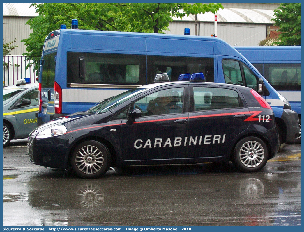 CC CK671
Arma dei Carabinieri
Fiat Grande Punto
Parole chiave: CC;C.C.;Arma;Carabinieri;Fiat;Grande;Punto;CK671