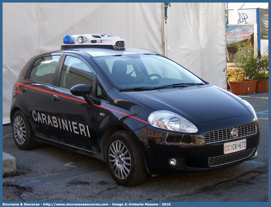 CC CK672
Arma dei Carabinieri
Fiat Grande Punto
(con sistema E.V.A.)
Parole chiave: CC;C.C.;Arma;Carabinieri;Fiat;Grande;Punto;sistema;EVA;E.V.A.;CK672