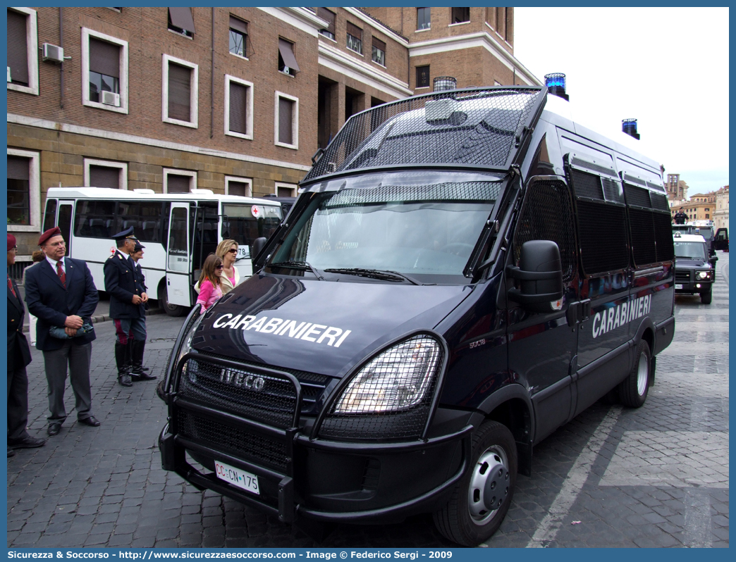 CC CN175
Arma dei Carabinieri
Battaglioni Mobili
Iveco Daily 50C18 IV serie
Parole chiave: CC;C.C.;Arma;Carabinieri;Battaglioni;Mobili;Battaglione;Mobile;Iveco;Daily;50C18;Blindato;Ordine;Pubblico