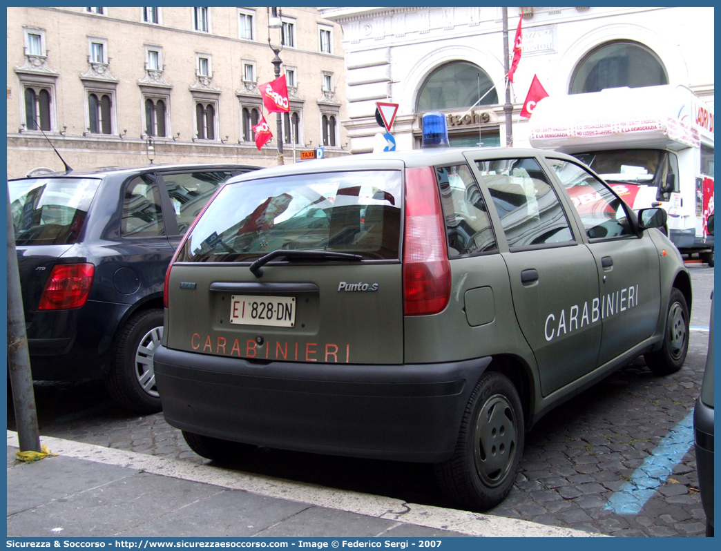 EI 828DN
Arma dei Carabinieri
Reparto Carabinieri presso l'Esercito Italiano
Fiat Punto I serie
Parole chiave: EI;E.I.;Arma;dei;Carabinieri;Reparto;Esercito;Italiano;Polizia;Militare;Fiat;Punto;828DN