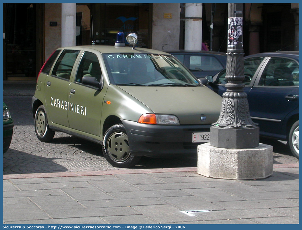 EI 922xx
Arma dei Carabinieri
Reparto Carabinieri presso l'Esercito Italiano
Fiat Punto I serie
Parole chiave: EI;E.I.;Arma;dei;Carabinieri;Reparto;Esercito;Italiano;Polizia;Militare;Fiat;Punto