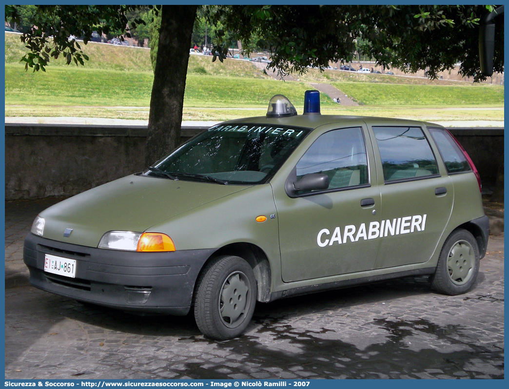 EI AJ891
Arma dei Carabinieri
Reparto Carabinieri presso l'Esercito Italiano
Fiat Punto I serie
Parole chiave: EI;E.I.;Arma;dei;Carabinieri;Reparto;Esercito;Italiano;Polizia;Militare;Fiat;Punto;AJ891