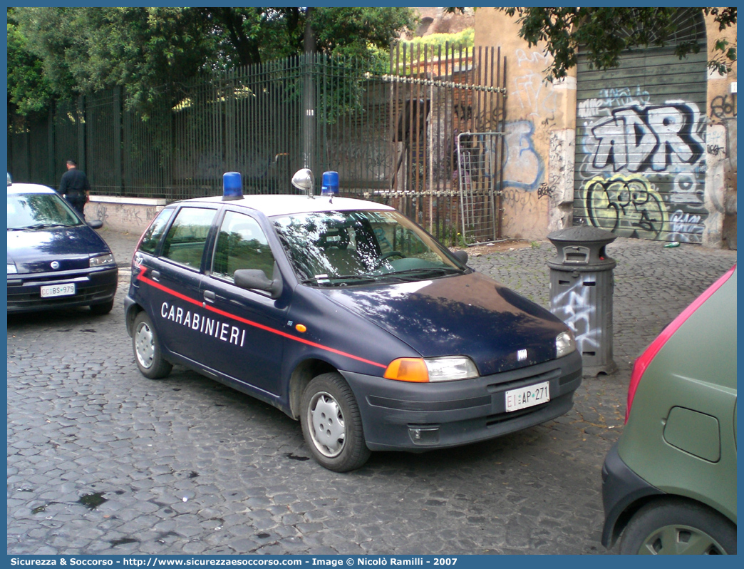 EI AP271
Arma dei Carabinieri
Reparto Carabinieri presso l'Esercito Italiano
Fiat Punto I serie
Parole chiave: EI;E.I.;Arma;dei;Carabinieri;Reparto;Esercito;Italiano;Polizia;Militare;Fiat;Punto;AP271