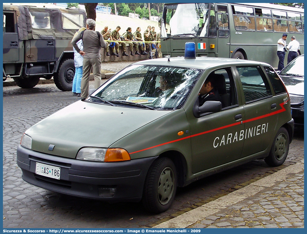 EI AS186
Arma dei Carabinieri
Reparto Carabinieri presso l'Esercito Italiano
Fiat Punto I serie
Parole chiave: EI;E.I.;Arma;dei;Carabinieri;Reparto;Esercito;Italiano;Polizia;Militare;Fiat;Punto;AS186