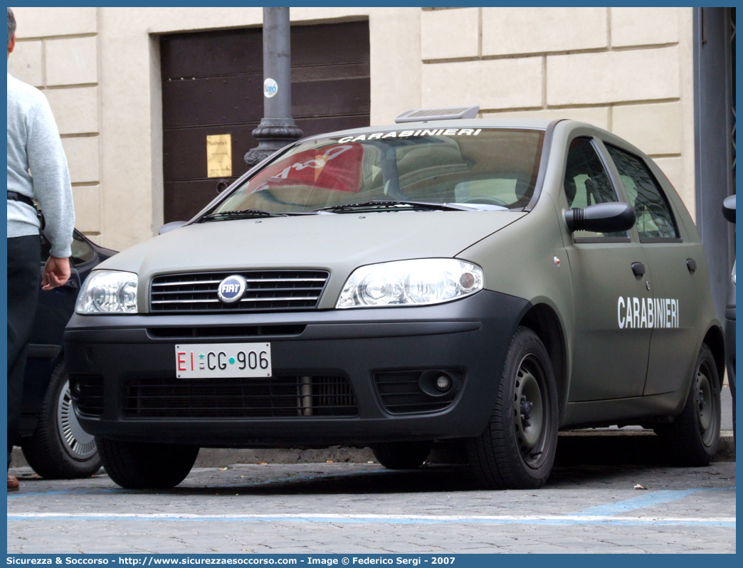 EI CG906
Arma dei Carabinieri
Reparto Carabinieri presso l'Esercito Italiano
Fiat Punto III serie
Parole chiave: EI;E.I.;CC;C.C.;Arma;dei;Carabinieri;Reparto;Esercito;Italiano;Fiat;Punto