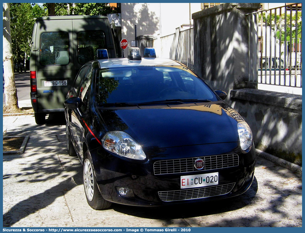 EI CU020
Arma dei Carabinieri
Reparto Carabinieri presso l'Esercito Italiano
Fiat Grande Punto
Parole chiave: EI;E.I.;Arma;dei;Carabinieri;Esercito;Italiano;Fiat;Grande;Punto