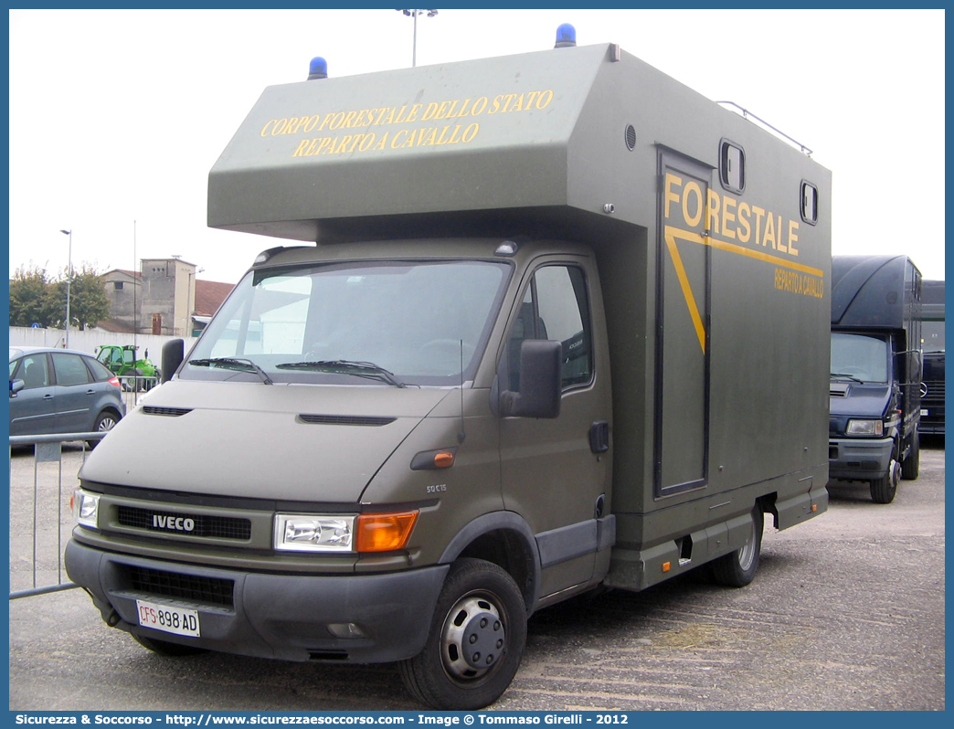 CFS 898AD
Corpo Forestale dello Stato
Reparto a Cavallo
Iveco Daily 50C15 III serie
Parole chiave: Corpo;Forestale;Stato;Corpo Forestale dello Stato;CFS;C.F.S.;Reparto a Cavallo;Cavallo;Ippomontato;Iveco;Daily;50C15