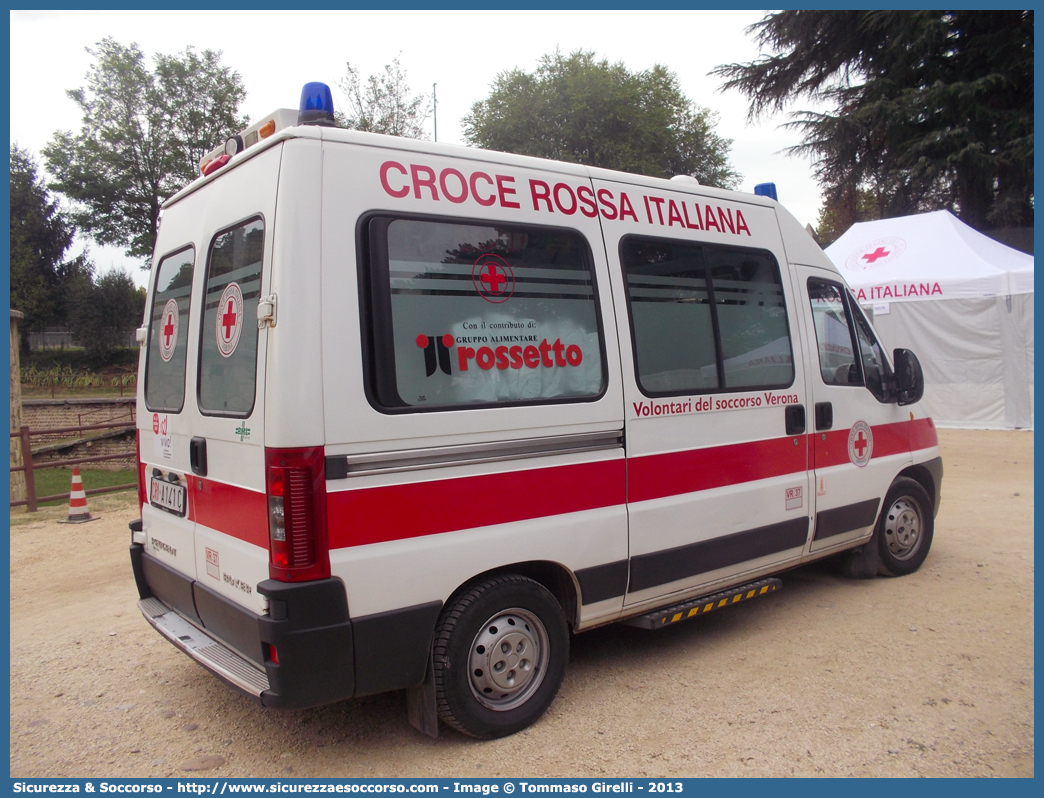 CRI A141C
Croce Rossa Italiana
Verona
Peugeot Boxer II serie
Allestitore PML S.n.c.
(variante)
Parole chiave: Croce;Rossa;Italiana;CRI;C.R.I.;Ambulanza;Peugeot;Boxer;PML;P.M.L.;Verona