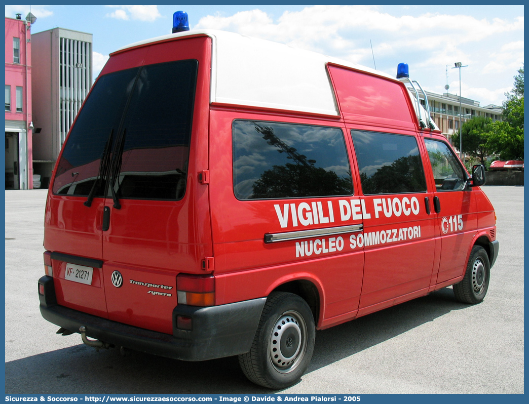 VF 21271
Corpo Nazionale Vigili del Fuoco
Nucleo Soccorso Subacqueo e Acquatico
Volkswagen Transporter T4
Parole chiave: Corpo;Nazionale;Vigili del Fuoco;Vigili;Fuoco;Volkswagen;Transporter;T4;NSSA;N.S.S.A.;Soccorso;Subacqueo;Acquatico;Sommozzatori;Subacquei