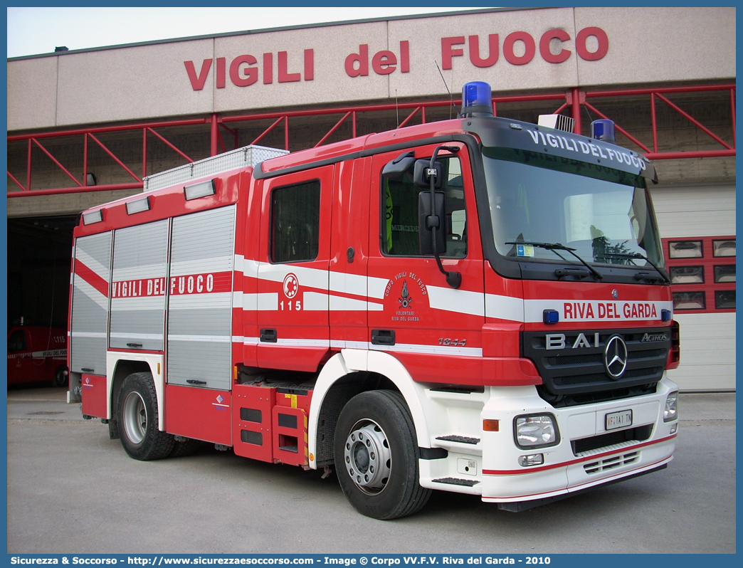 VF 1A1TN
Corpo Vigili del Fuoco Volontari Riva del Garda
Mercedes Benz Actross 1844
Parole chiave: VF;V.F.;Vigili del Fuoco;Vigili;Fuoco;Volontari;Riva del Garda;Mercedes Benz;Actross;1844;1A1TN