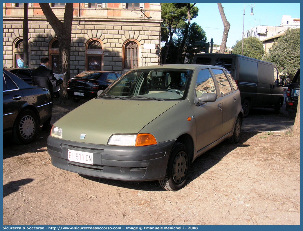 EI 911DN
Esercito Italiano
Fiat Punto I serie
Parole chiave: EI;E.I.;Esercito;Italiano;Autovetture;Fiat;Punto I serie;911DN