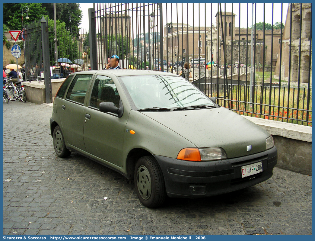 EI AF286
Esercito Italiano
Fiat Punto I serie
Parole chiave: EI;E.I.;Esercito;Italiano;Autovetture;Fiat;Punto I serie;AF286