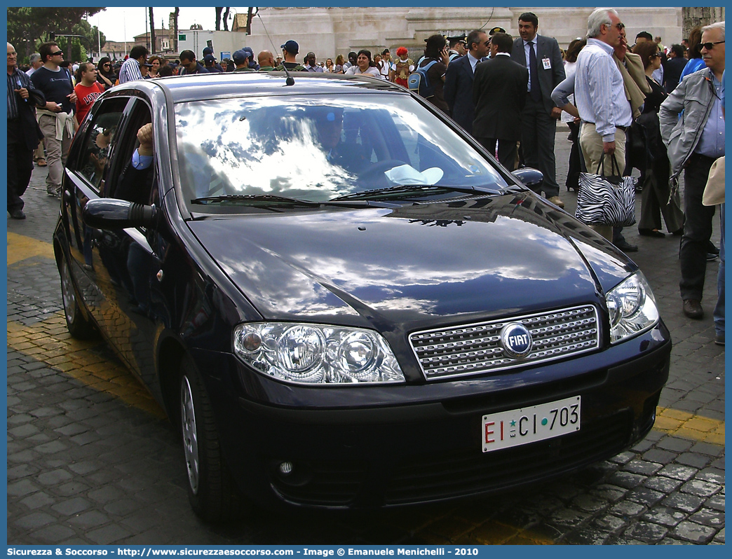 EI CI703
Esercito Italiano
Fiat Punto Classic
Parole chiave: EI;E.I.;Esercito;Italiano;Autovetture;Fiat;Punto Classic;CI703