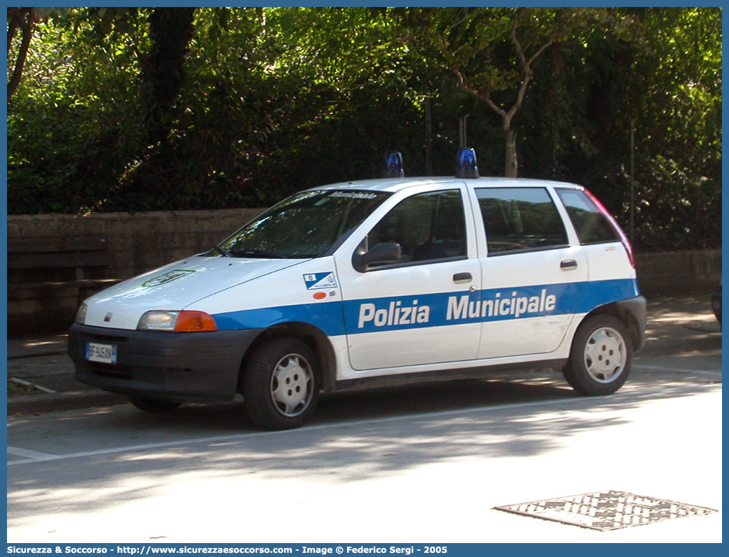 -
Polizia Municipale
Comune di Falconara Marittima
Fiat Punto I serie
Parole chiave: Polizia;Locale;Municipale;Falconara Marittima;Fiat;Punto