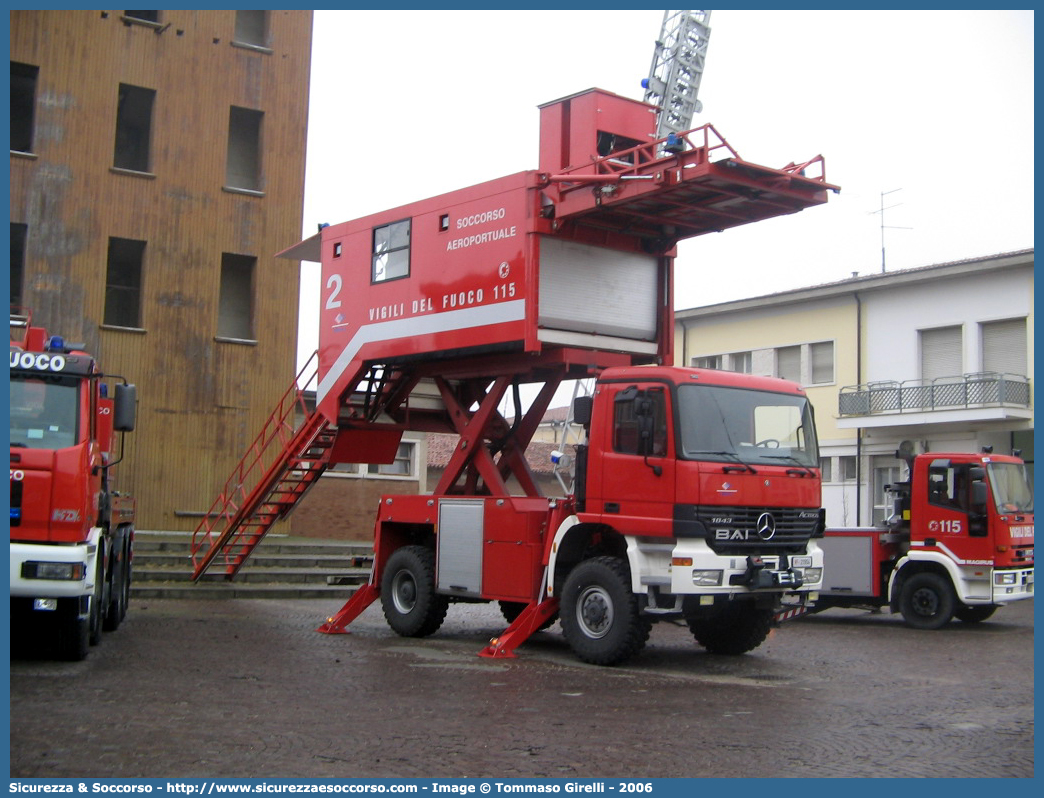 -
Corpo Nazionale Vigili del Fuoco
Nucleo Aeroportuale
Mercedes Benz Actros 1843 I serie
Parole chiave: Corpo;Nazionale;Vigili del Fuoco;Vigili;Fuoco;Mercedes;Benz;Actros;Aeroportuale