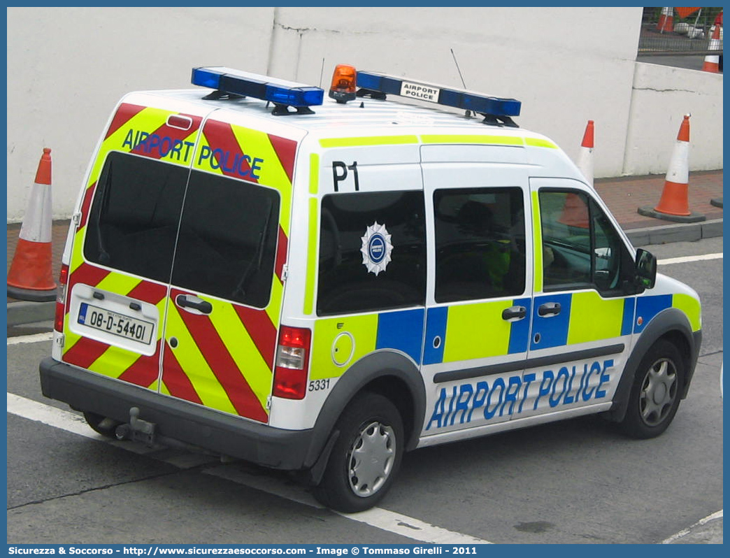 P1
Republic of Ireland
Poblacht na Héireann
Airport Police Service
Póilíní an t-Aerfoirt
Dublin Airport
Aerfort Bhaile Átha Cliath
Ford Tourneo Connect 
Parole chiave: Republic;Ireland;Poblacht na Héireann;Airport;Police;Service;Póilíní an t-Aerfoirt;Dublin;Airport;Aerfort Bhaile Átha Cliath;Ford;Tourneo;Connect