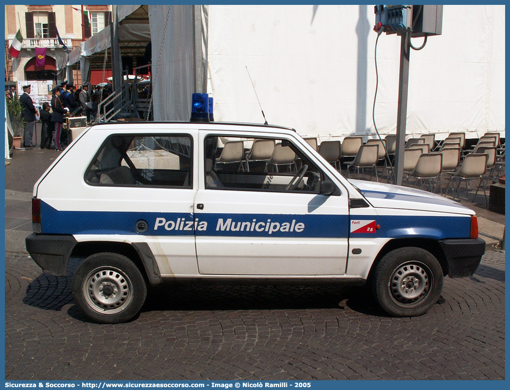 -
Polizia Municipale
Comune di Forlì
Fiat Panda II serie
Parole chiave: Polizia;Locale;Municipale;Forlì;Fiat;Panda