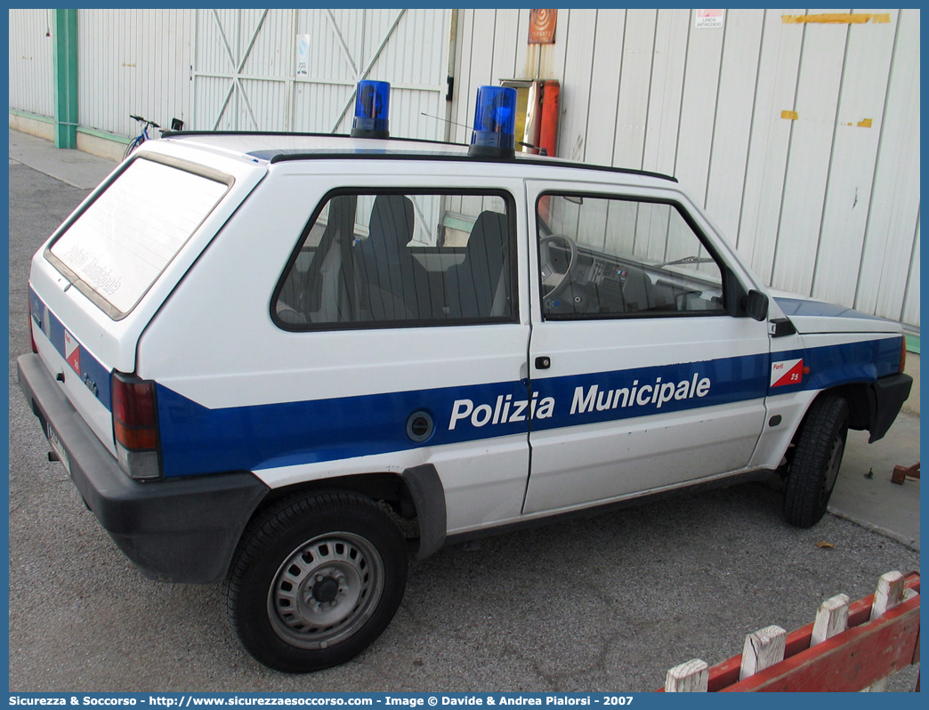 -
Polizia Municipale
Comune di Forlì
Fiat Panda II serie
Parole chiave: Polizia;Locale;Municipale;Forlì;Fiat;Panda