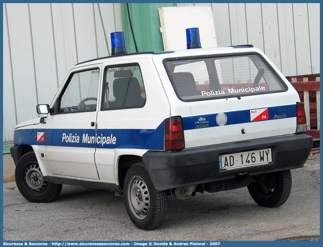 -
Polizia Municipale
Comune di Forlì
Fiat Panda II serie
Parole chiave: Polizia;Locale;Municipale;Forlì;Fiat;Panda