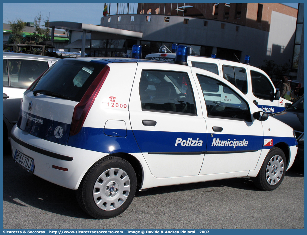 -
Polizia Municipale
Comune di Forlì
Fiat Punto III serie restyling
Parole chiave: Polizia;Locale;Municipale;Forlì;Fiat;Punto