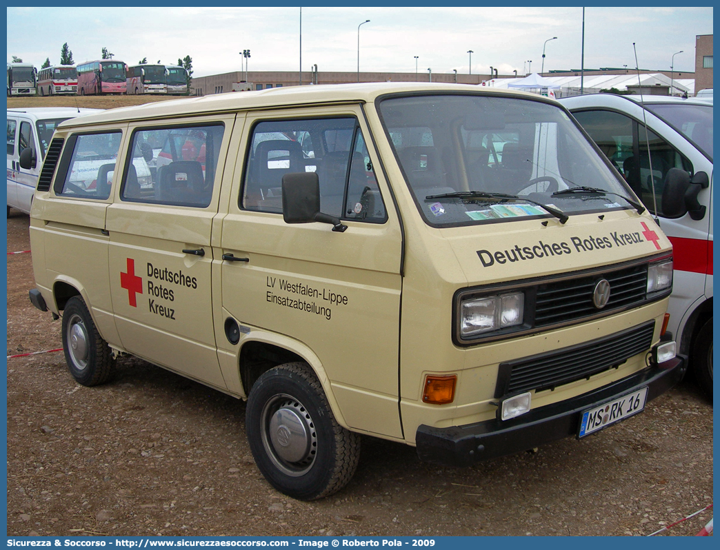 RK 16
Bundesrepublik Deutschland
Deutsches Rotes Kreuz
Volkswagen Transporter T3 restyling
Parole chiave: Repubblica;Federale;Germania;Bundesrepublik;Deutschland;Deutsches;Rotes;Kreuz;Volkswagen;Transporter;T3