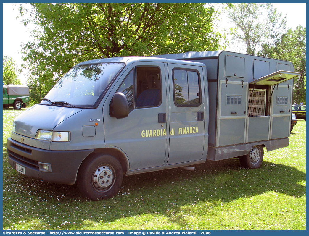 GdiF 062AU
Guardia di Finanza
Servizio Cinofilo
Fiat Ducato II serie

Parole chiave: GdiF;G.D.F.;GDF;Guardia di Finanza;Servizio Cinofilo;Fiat;Ducato II serie;062AU