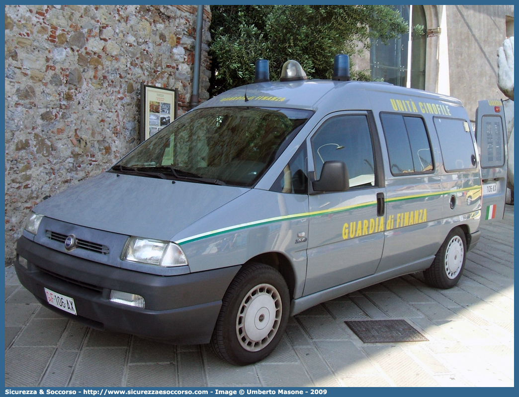 GdiF 106AX
Guardia di Finanza
Servizio Cinofilo
Fiat Scudo I serie
Parole chiave: GdiF;G.D.F.;GDF;Guardia di Finanza;Servizio Cinofilo;Fiat;Scudo I serie;106AX