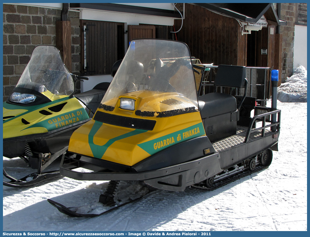 GdiF 11437
Guardia di Finanza
S.A.G.F.
Ski Doo Alpine II
Parole chiave: GdiF;G.D.F.;GDF;Guardia di Finanza;S.A.G.F.;SAGF;Soccorso Alpino;Ski Doo;Alpine II;11437