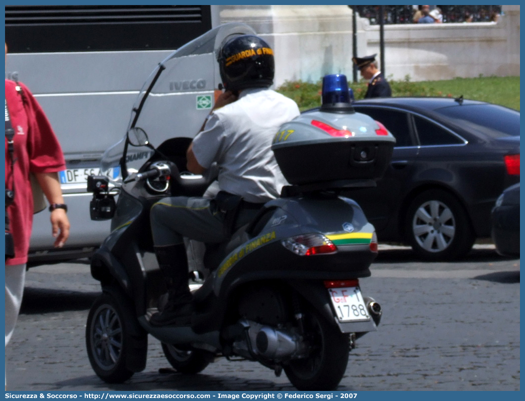 GdiF 11788
Guardia di Finanza
Piaggio MP3

Parole chiave: GdiF;G.D.F.;GDF;Guardia di Finanza;Piaggio;MP3