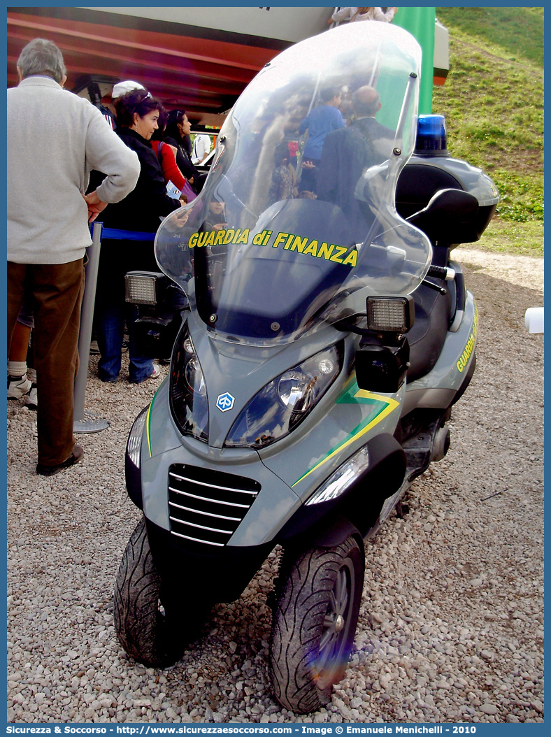 GdiF 11789
Guardia di Finanza
Piaggio MP3

Parole chiave: GdiF;G.D.F.;GDF;Guardia di Finanza;Piaggio;MP3