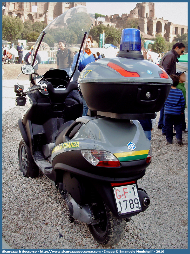 GdiF 11789
Guardia di Finanza
Piaggio MP3

Parole chiave: GdiF;G.D.F.;GDF;Guardia di Finanza;Piaggio;MP3