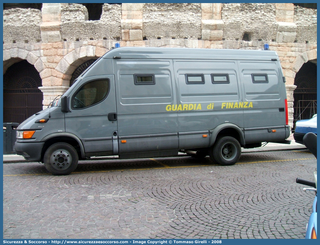 GdiF 117AY
Guardia di Finanza
Iveco Daily 65C15 III serie Blindato
A.T.P.I.
Allestitore Repetti S.r.l.
Parole chiave: GdiF;G.D.F.;GDF;Guardia;di;Finanza;Iveco;Daily;65C15;Blindato;Repetti;A.T.P.I.;ATPI;Anti;Terrorismo;Pronto;Impiego