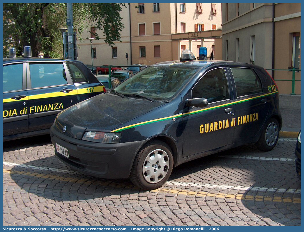 GdiF 132AW
Guardia di Finanza
Fiat Punto II serie
Parole chiave: GdiF;G.D.F.;GDF;Guardia di Finanza;Fiat;Punto II serie;132AW