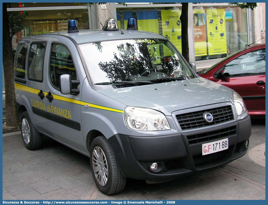 GdiF 171BB
Guardia di Finanza
Fiat Doblò I serie restyling
Parole chiave: GdiF;G.D.F.;GDF;Guardia;di;Finanza;Fiat;Doblò