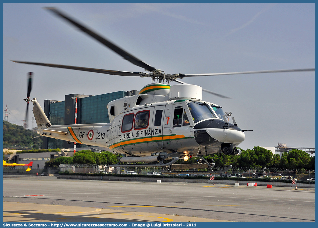 MM81465 / GF 213
Guardia di Finanza
R.O.A.N. Componente Aerea
Agusta Bell AB412 HP
Parole chiave: GdiF;G.D.F.;GDF;Guardia di Finanza;R.O.A.N.;ROAN;Componente Aerea;Agusta Bell;AB412 HP;213