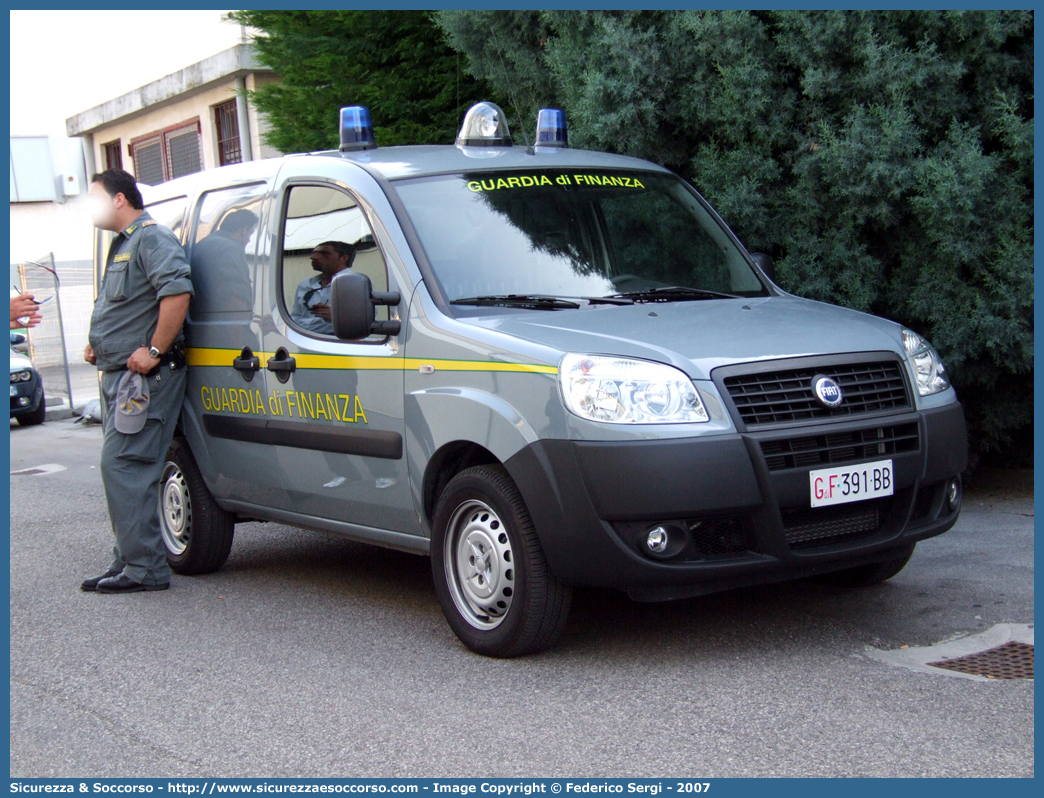 GdiF 391BB
Guardia di Finanza
Servizio Cinofilo
Fiat Doblò I serie restyling
Parole chiave: GdiF;G.D.F.;GDF;Guardia;di;Finanza;Servizio;Cinofilo;Cinofili;Fiat;Doblò