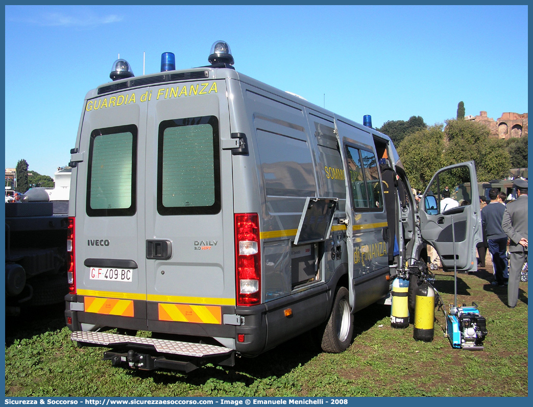 GdiF 409BC
Guardia di Finanza
R.O.A.N. Sommozzatori
Iveco Daily 50C18 IV serie
Allestitore Elevox S.r.l.
Parole chiave: GdiF;G.D.F.;GDF;Guardia di Finanza;R.O.A.N.;ROAN;Sommozzatori;Iveco;Daily;50C18;Elevox;409BC