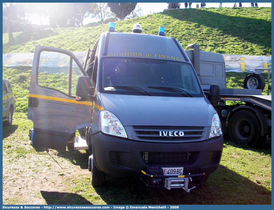 GdiF 409BC
Guardia di Finanza
R.O.A.N. Sommozzatori
Iveco Daily 50C18 IV serie
Allestitore Elevox S.r.l.
Parole chiave: GdiF;G.D.F.;GDF;Guardia di Finanza;R.O.A.N.;ROAN;Sommozzatori;Iveco;Daily;50C18;Elevox;409BC