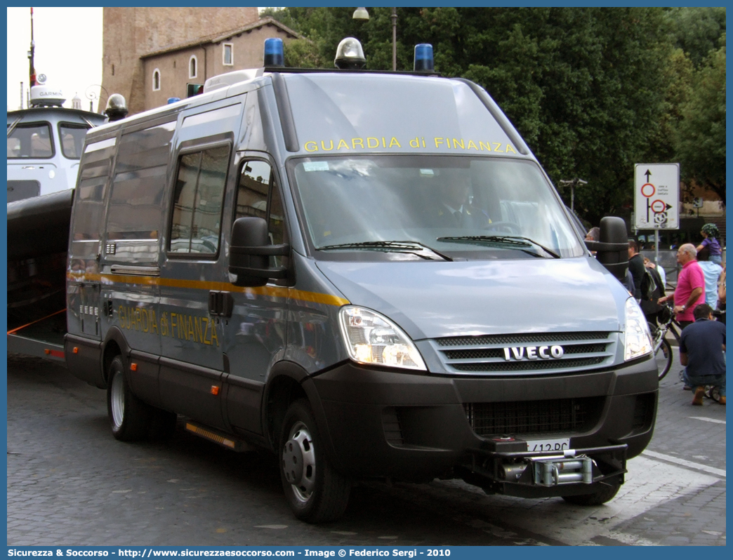 GdiF 412BC
Guardia di Finanza
R.O.A.N. Sommozzatori
Iveco Daily 50C18 IV serie
Allestitore Elevox S.r.l.
Parole chiave: GdiF;G.D.F.;GDF;Guardia di Finanza;R.O.A.N.;ROAN;Sommozzatori;Iveco;Daily;50C18;Elevox;412BC