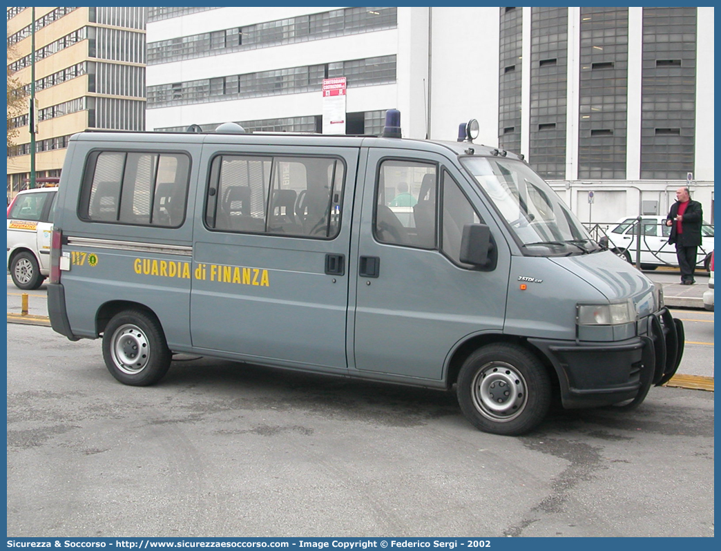 GdiF 546AP
Guardia di Finanza
Fiat Ducato II serie
A.T.P.I.
Allestitore Elevox S.r.l.
Parole chiave: GdiF;G.D.F.;GDF;Guardia di Finanza;Fiat;Ducato II serie;Blindato;Elevox;A.T.P.I.;Anti Terrorismo Pronto Impiego;546AP