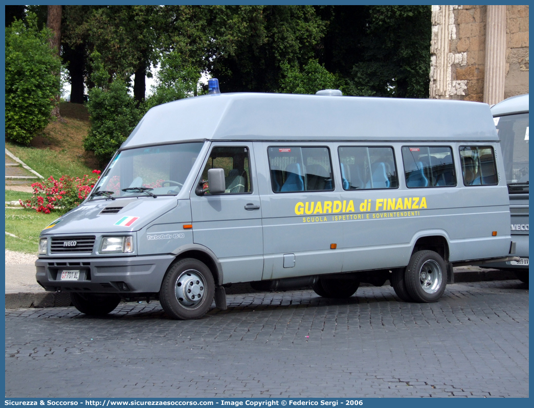 GdiF 701AL
Guardia di Finanza
Scuola Ispettori e Sovrintendenti
Iveco Daily 45-10 II serie
Parole chiave: GdiF;G.D.F.;GDF;Guardia di Finanza;Iveco;Daily;45-10;45 - 10